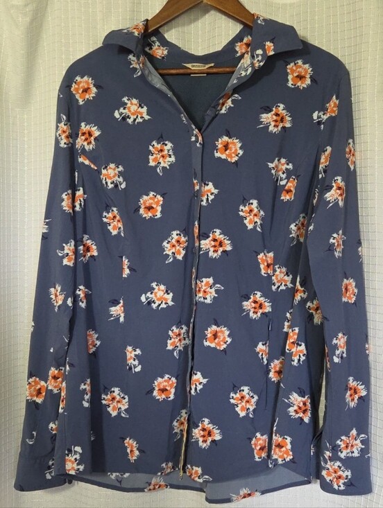 Duluth Trading Co Tops - Women's DULUTH Shirt Size XL Long Sleeve Button Fown Blue Floral Vented